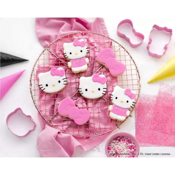 Handstand Kitchen Hello Kitty Cookie Baking Set W/ Cutters Non-Stick Mat 13 pc. - Picture 2 of 8